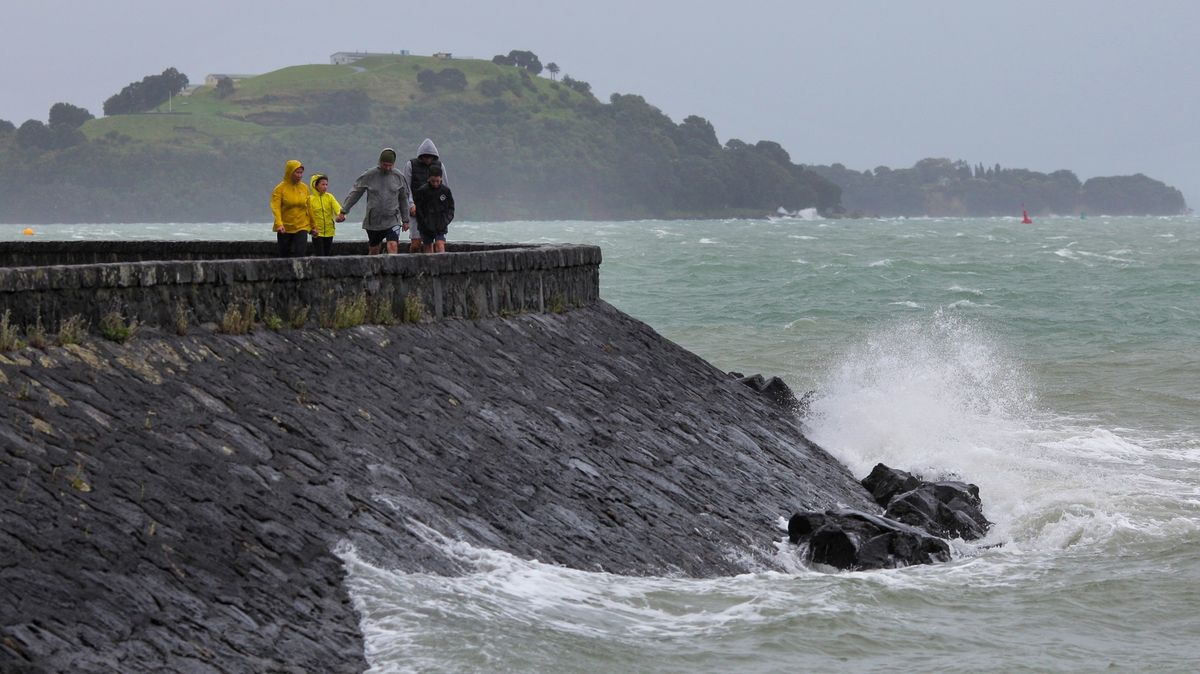 Nový Zéland po rekordních záplavách sužuje silná bouře Gabrielle